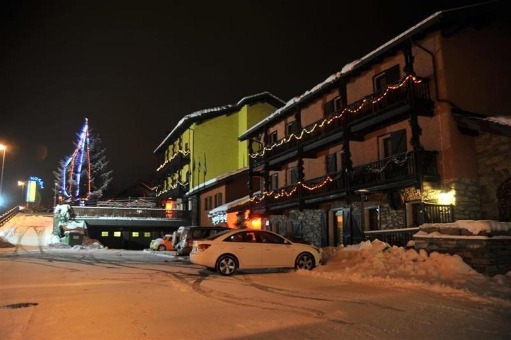 Hotel Veneriaz Nus Exterior photo